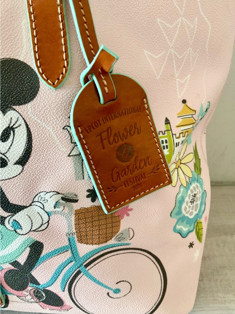 DOONEY & BOURKE DISNEY PARKS EPCOT FLOWER & GARDEN FESTIVALTOTE MINNIE 2020 - Picture 4 of 10
